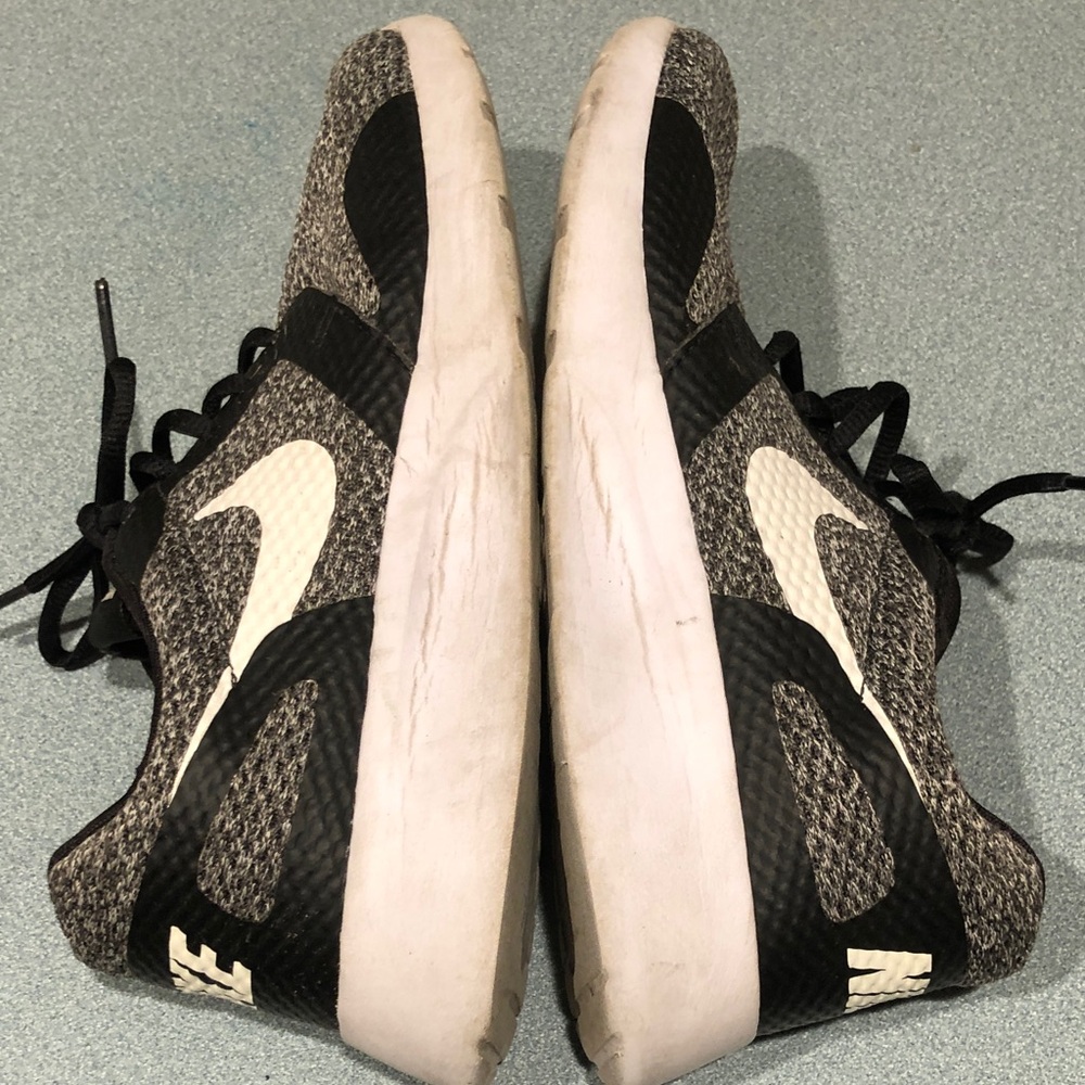 Nike Gray and Black Athletic Shoes - Picture 15 of 15